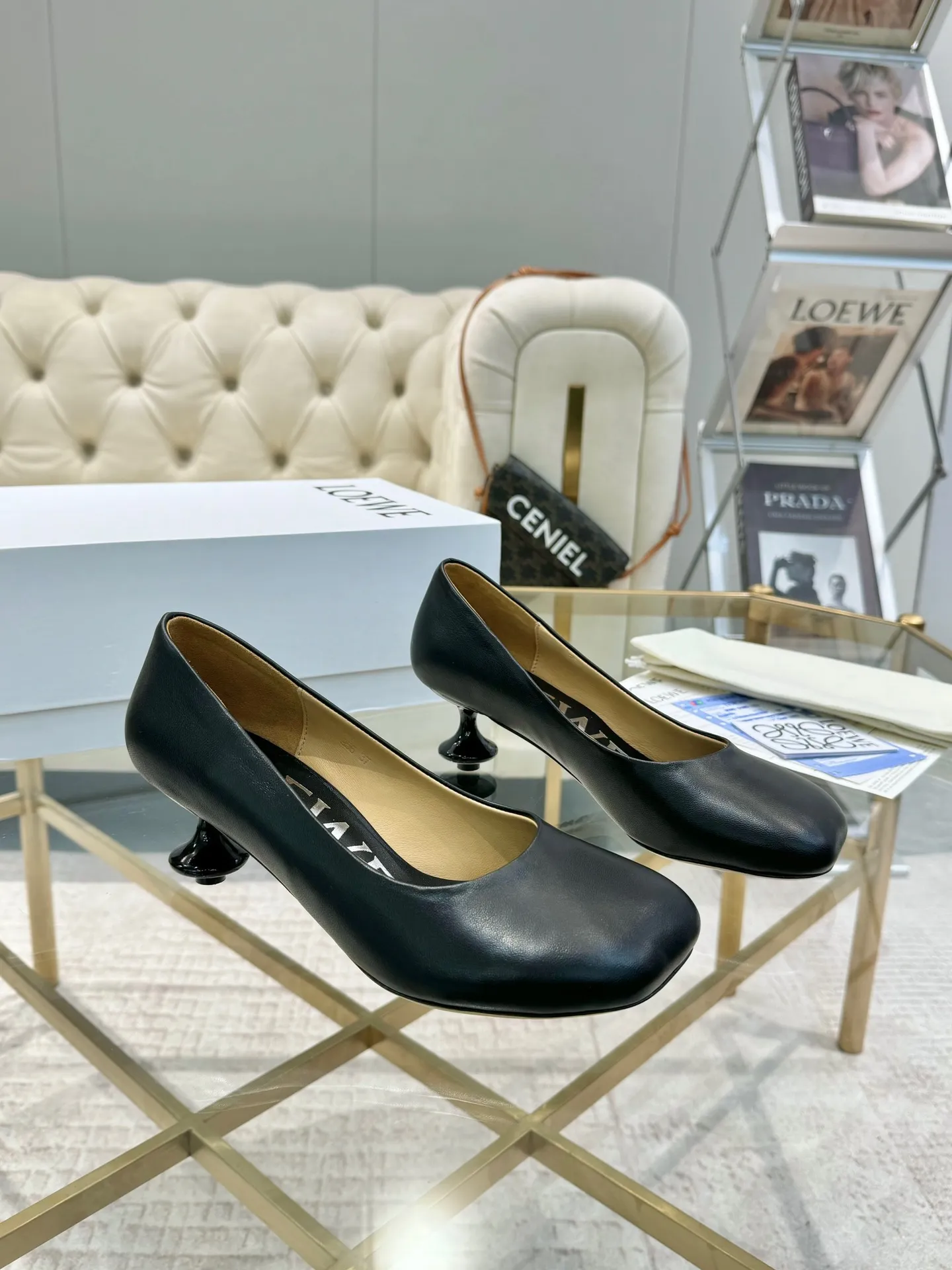 💕💕Factory direct selling price p640💕💕 LOEWE‼ ️ New arrival‼ ️Imported genuine leather sole Loewe 2024/aw early spring latest catwalk color diamond series catwalk style 😘😘😘 Upper: imported super soft sheepskin lining: imported water-dyed sheepskin Outsole: original molded injection molded leather outsole Heel: original molded 1:1 Heel height: 5.5cm Size: 35-39 (40/41/42/43 custom-made, non-refundable)